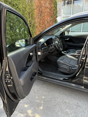 Kia Niro 64 kWh | Камери | Асистенти | Подгрев | Навигация  - 18890 € / 36945.63 лв. - 99132641 7