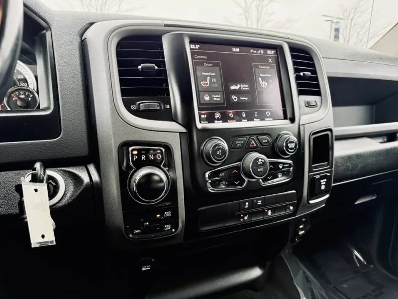 Dodge RAM 1500 CARFAX* АВТОФИНАНСИРАНЕ* БЕЗ ПЪРВОНАЧАЛНА ВНОСКА* , снимка 13 - Автомобили и джипове - 52896337