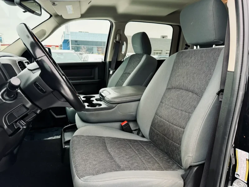 Dodge RAM 1500 CARFAX* АВТОФИНАНСИРАНЕ* БЕЗ ПЪРВОНАЧАЛНА ВНОСКА* , снимка 15 - Автомобили и джипове - 52896337