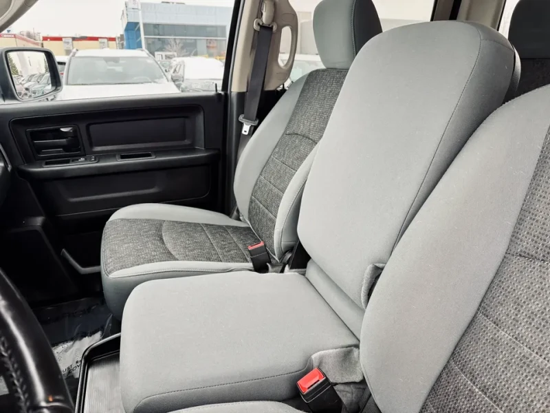 Dodge RAM 1500 CARFAX* АВТОФИНАНСИРАНЕ* БЕЗ ПЪРВОНАЧАЛНА ВНОСКА* , снимка 6 - Автомобили и джипове - 52896337