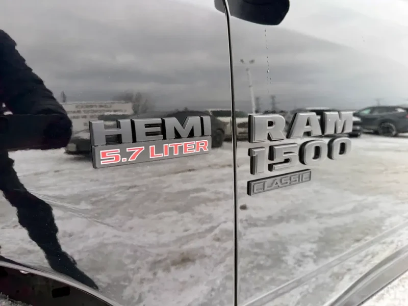 Dodge RAM 1500 CARFAX* АВТОФИНАНСИРАНЕ* БЕЗ ПЪРВОНАЧАЛНА ВНОСКА* , снимка 17 - Автомобили и джипове - 52896337