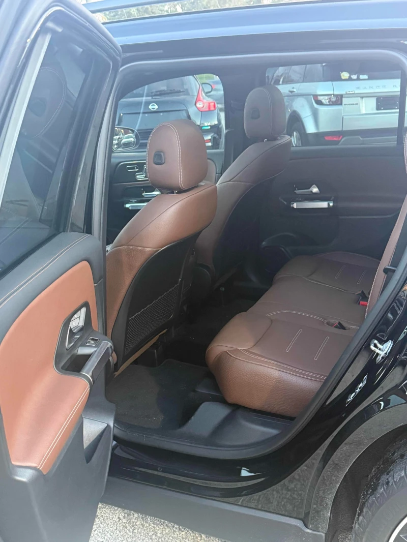 Mercedes-Benz GLB 35* * AMG 4MATIC* * PANO* * , снимка 8 - Автомобили и джипове - 53038539