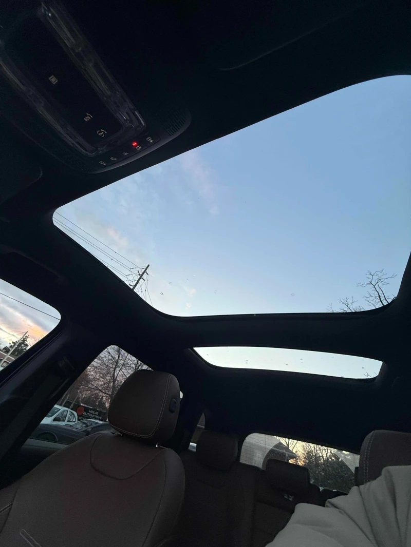 Mercedes-Benz GLB 35* * AMG 4MATIC* * PANO* * , снимка 10 - Автомобили и джипове - 53038539