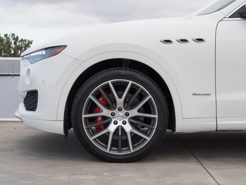 Maserati Levante GRAN LUSSO S/DISTRONIC/PANO/360 CAMERA, снимка 4 - Автомобили и джипове - 53231036