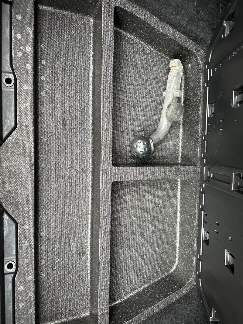 Citroen C-Crosser 2.2 HDI 4X4, снимка 17 - Автомобили и джипове - 53263106