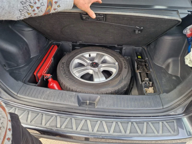 Kia Sportage Facelift 2.0 i, снимка 11 - Автомобили и джипове - 53333901