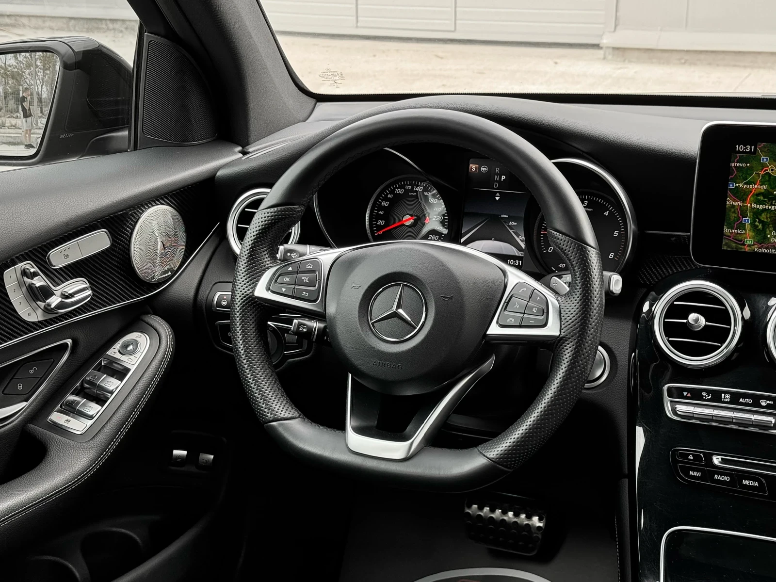 Mercedes-Benz GLC 250 D/ AMG/ 4MATIC/ 9G/ NIGHT EDITION/ PANO/ F1 - изображение 9