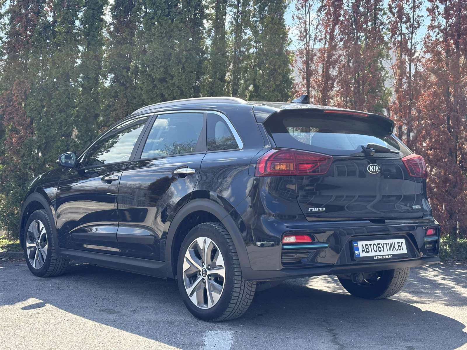 Kia Niro 64 kWh | Камери | Асистенти | Подгрев | Навигация , снимка 6 - Автомобили и джипове - 54195297