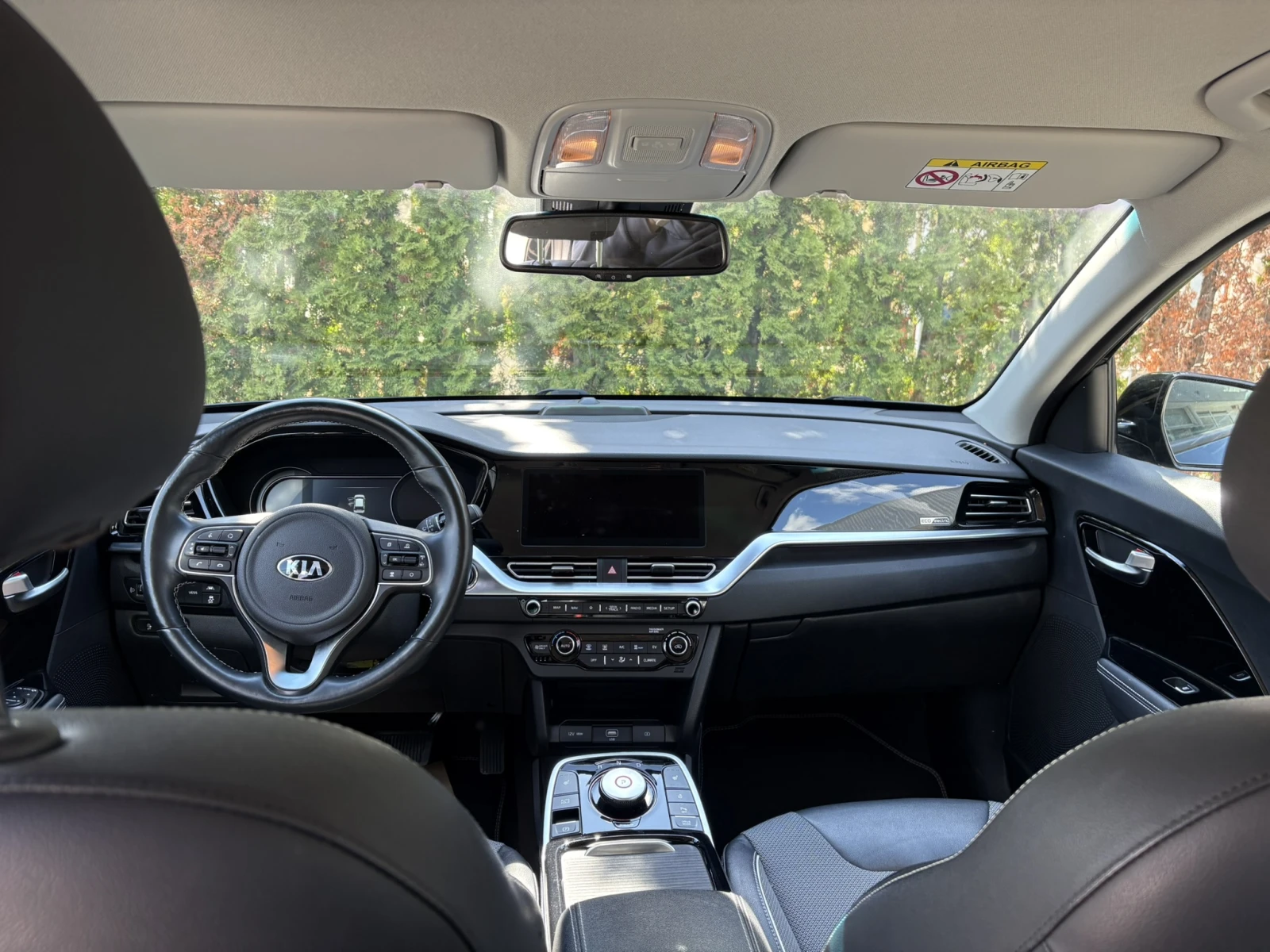 Kia Niro 64 kWh | Камери | Асистенти | Подгрев | Навигация , снимка 8 - Автомобили и джипове - 54195297