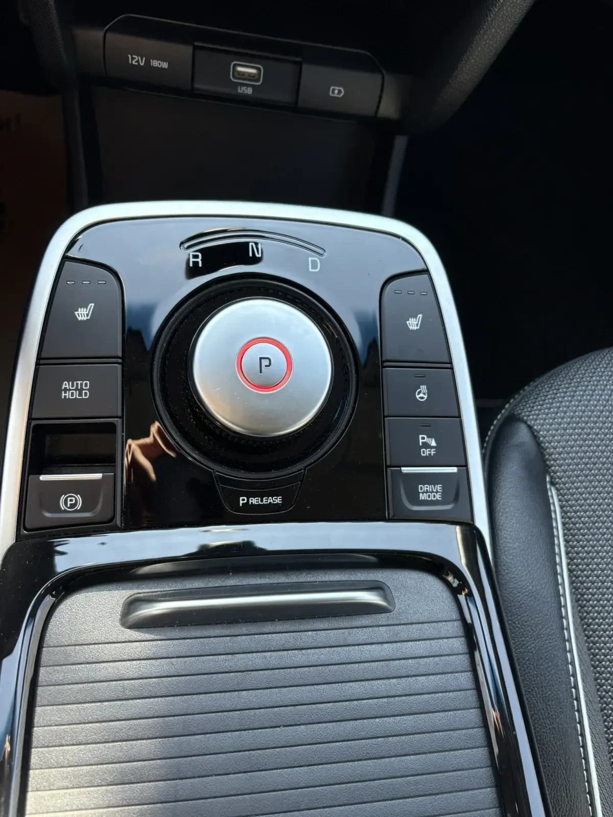 Kia Niro 64 kWh | Камери | Асистенти | Подгрев | Навигация , снимка 15 - Автомобили и джипове - 54195297