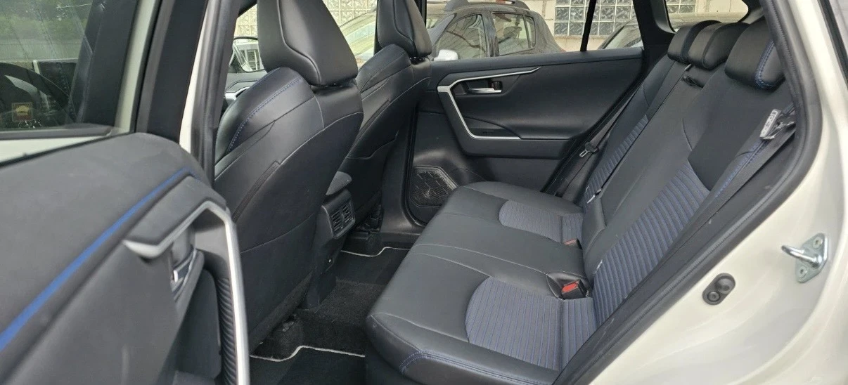 Toyota Rav4 2.5 Hybrid Black Edition 4x4| Всички Екстри | , снимка 13 - Автомобили и джипове - 54237258
