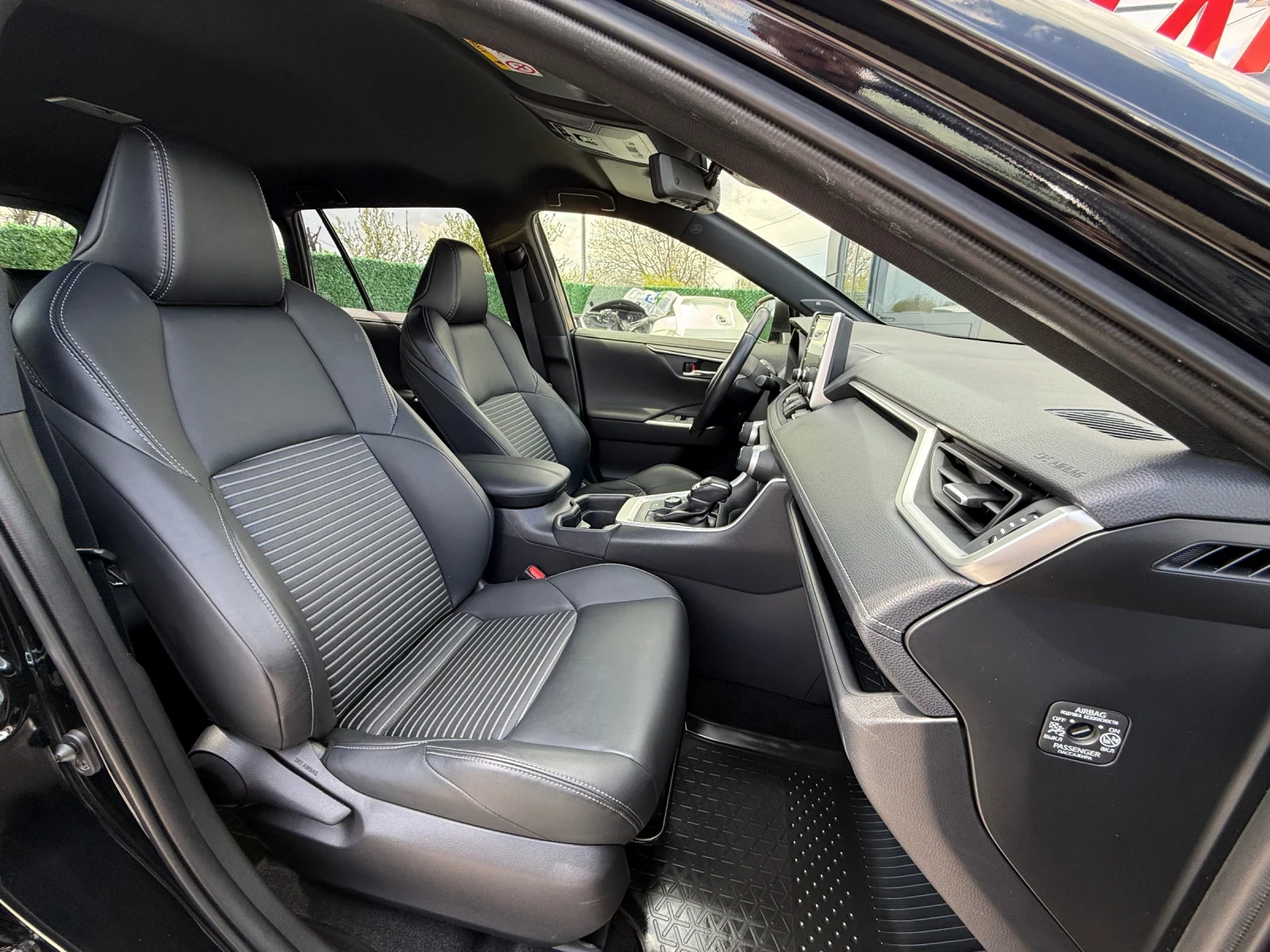 Toyota Rav4 2.5 Hybrid Black Edition 4x4| Всички Екстри | , снимка 14 - Автомобили и джипове - 54237258