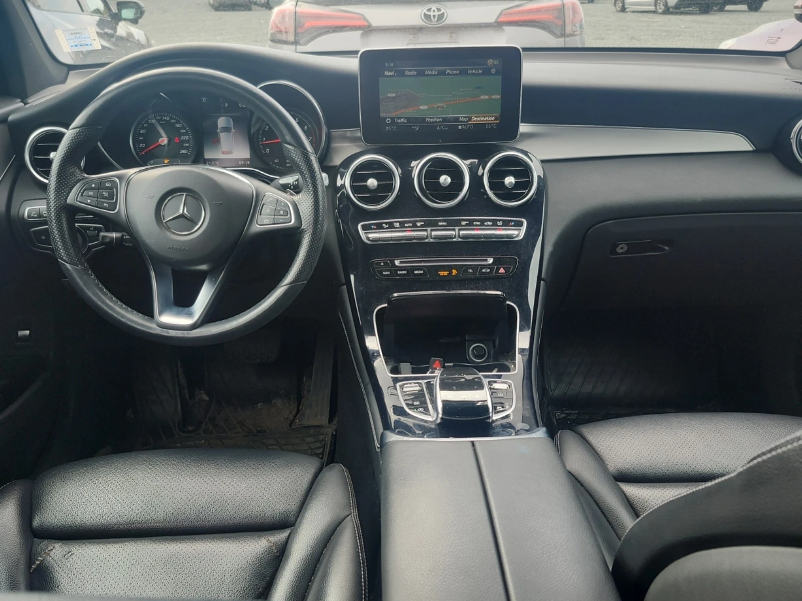 Mercedes-Benz GLC 300 * * CARFAX * * АВТО КРЕДИТ * * , снимка 3 - Автомобили и джипове - 54645517