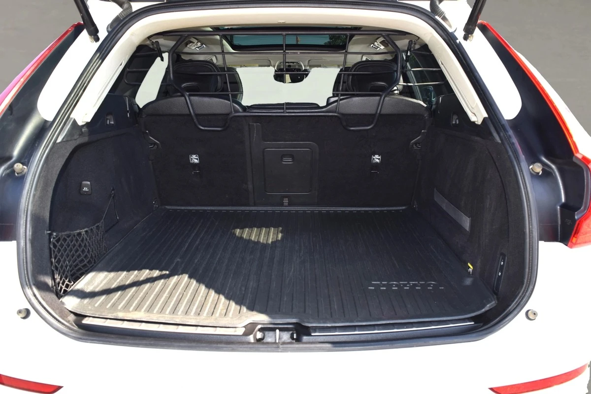 Volvo XC60 T6 AWD Momentum, снимка 12 - Автомобили и джипове - 55615848