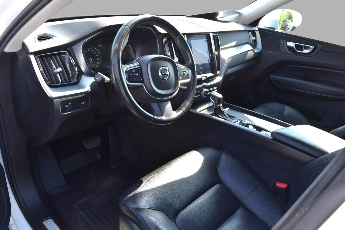 Volvo XC60 T6 AWD Momentum, снимка 9 - Автомобили и джипове - 55615848