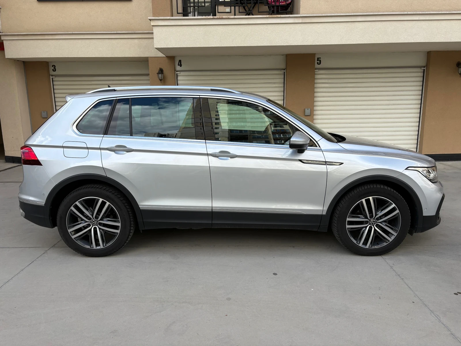 VW Tiguan IQ Light, Digital, Камера, История, Обслужен, снимка 8 - Автомобили и джипове - 56196247