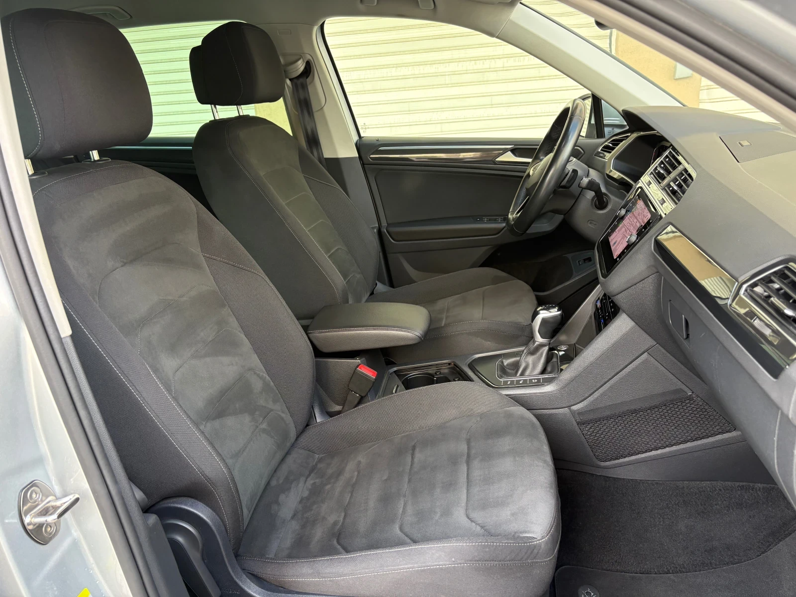 VW Tiguan IQ Light, Digital, Камера, История, Обслужен, снимка 9 - Автомобили и джипове - 56196247