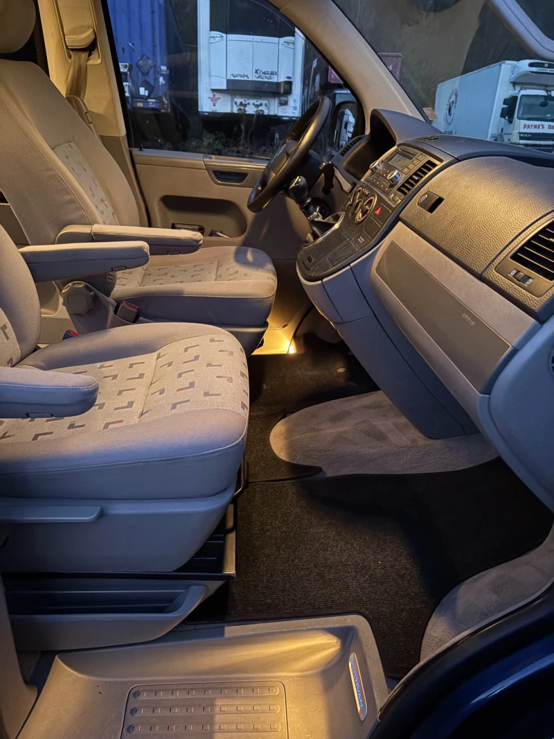 VW T5 2.5, снимка 10 - Бусове и автобуси - 52877706