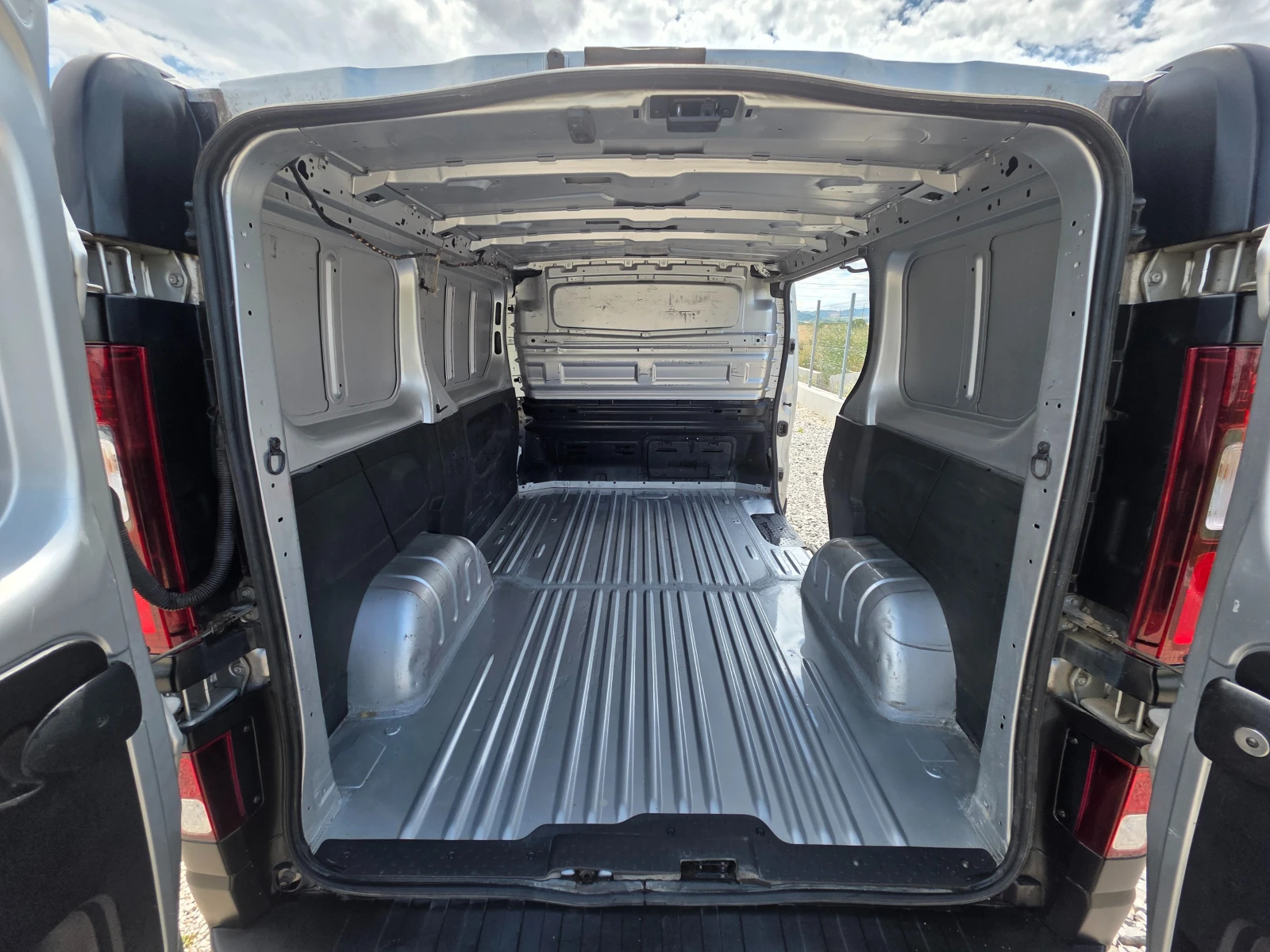 Renault Trafic III-T27-1.6 DCI-125hp, снимка 12 - Бусове и автобуси - 55314352