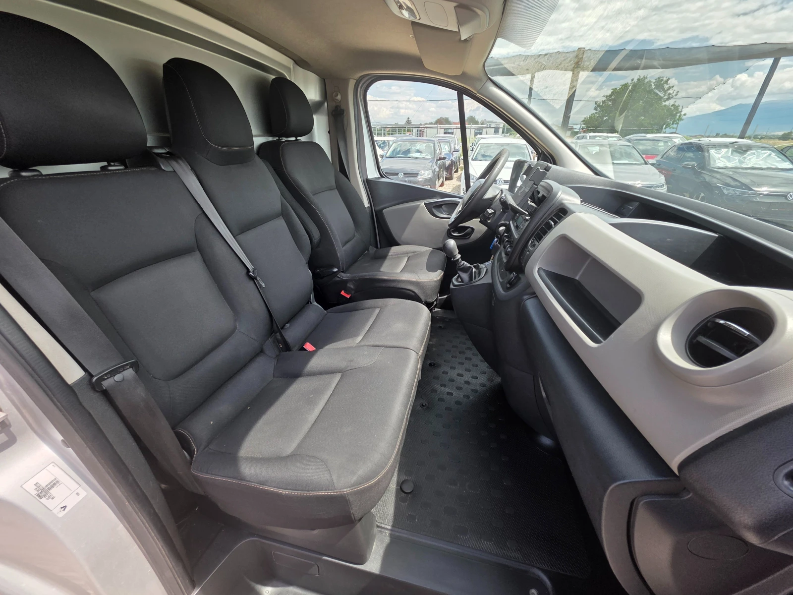 Renault Trafic III-T27-1.6 DCI-125hp, снимка 10 - Бусове и автобуси - 55314352