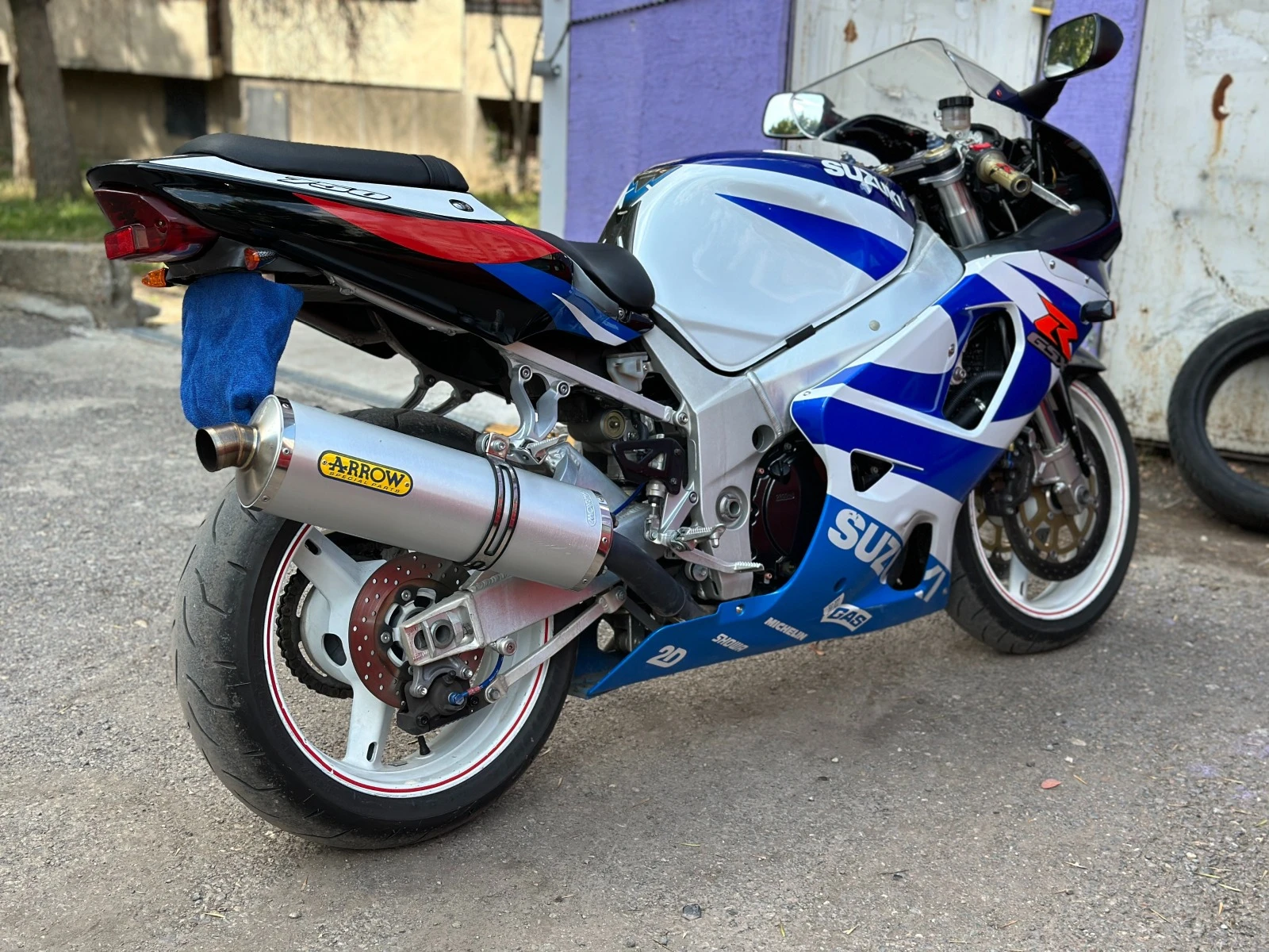 Suzuki Gsxr 750 K1 - изображение 3