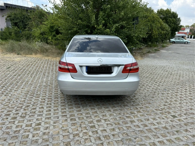 Mercedes-Benz E 220, снимка 8 - Автомобили и джипове - 46906519