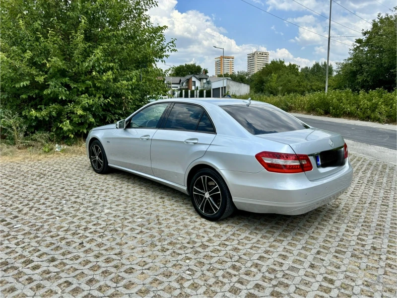 Mercedes-Benz E 220, снимка 4 - Автомобили и джипове - 46906519