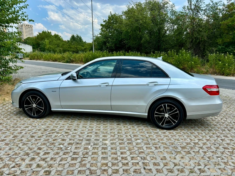 Mercedes-Benz E 220, снимка 5 - Автомобили и джипове - 46906519