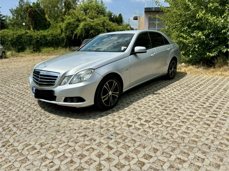 Mercedes-Benz E 220, снимка 1 - Автомобили и джипове - 46906519