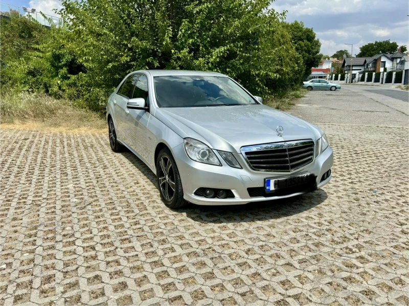 Mercedes-Benz E 220, снимка 2 - Автомобили и джипове - 46906519