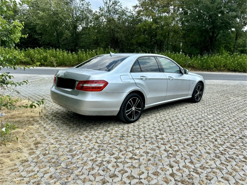 Mercedes-Benz E 220, снимка 3 - Автомобили и джипове - 46906519