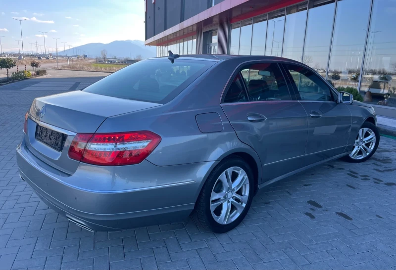 Mercedes-Benz E 220 Avantgarde , снимка 6 - Автомобили и джипове - 48633205