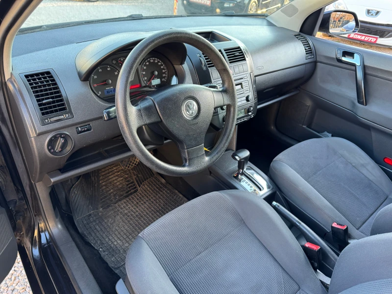 VW Polo 1.4i-Автомат, снимка 16 - Автомобили и джипове - 49063511