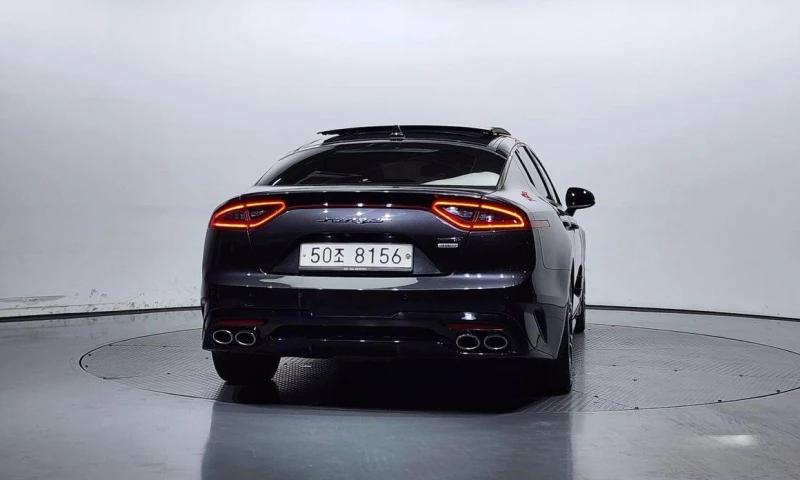 Kia Stinger 2.0 Turbo AWD * НАЙ-ДОБРА ЦЕНА В БЪЛГАРИЯ* , снимка 4 - Автомобили и джипове - 51967213