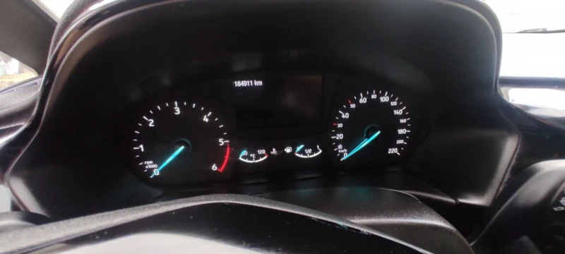 Ford Fiesta 1.5tdci, снимка 11 - Автомобили и джипове - 52517258