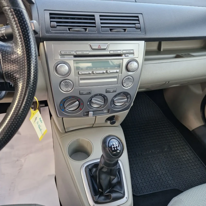 Mazda 2 1.3i Face, снимка 11 - Автомобили и джипове - 52665491
