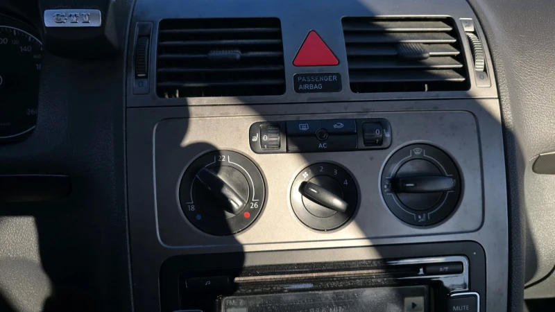 VW Touran 6+ 1, снимка 4 - Автомобили и джипове - 52954229