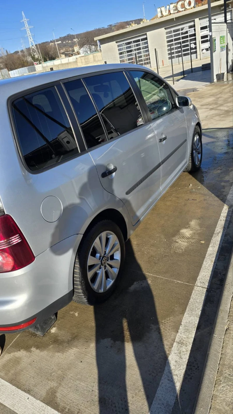 VW Touran 6+ 1, снимка 8 - Автомобили и джипове - 52954229