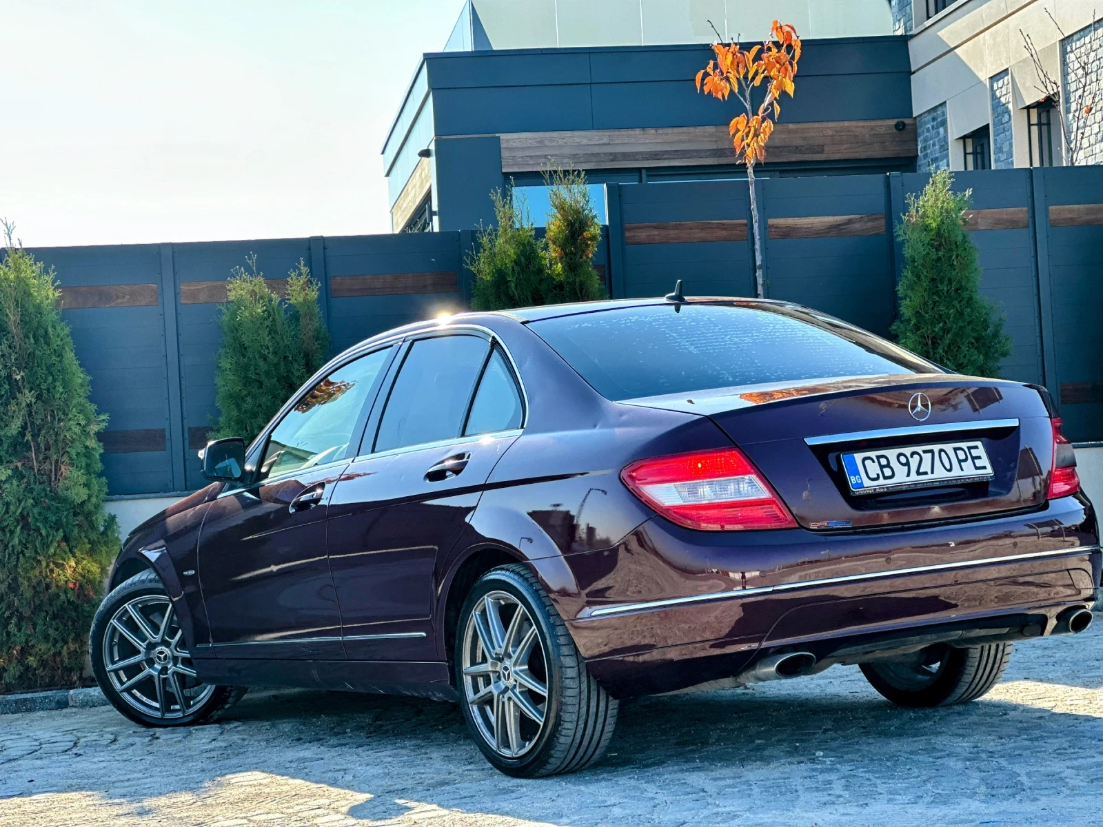 Mercedes-Benz C 320 3.0CDI* 224HP* СЕДАН* НАВИГАЦИЯ* КОЖА* ЕЛ.СЕДАЛКИ* - изображение 3