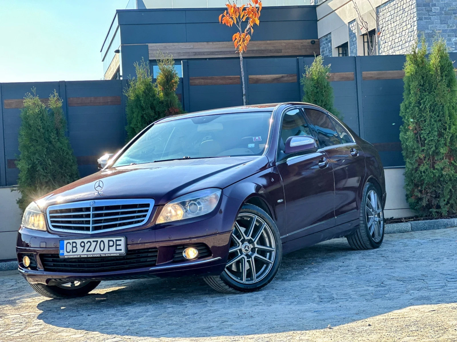 Mercedes-Benz C 320 3.0CDI* 224HP* СЕДАН* НАВИГАЦИЯ* КОЖА* ЕЛ.СЕДАЛКИ* - изображение 2