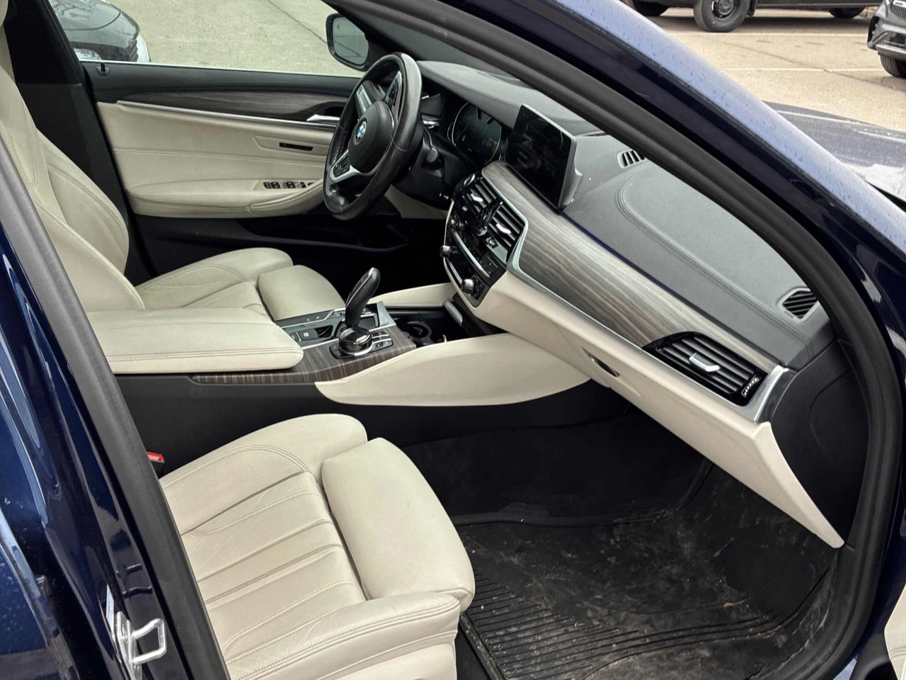 BMW 540 * АВТО КРЕДИТ* ЦЕНА ДО БГ * Сервизна история * , снимка 10 - Автомобили и джипове - 53807367