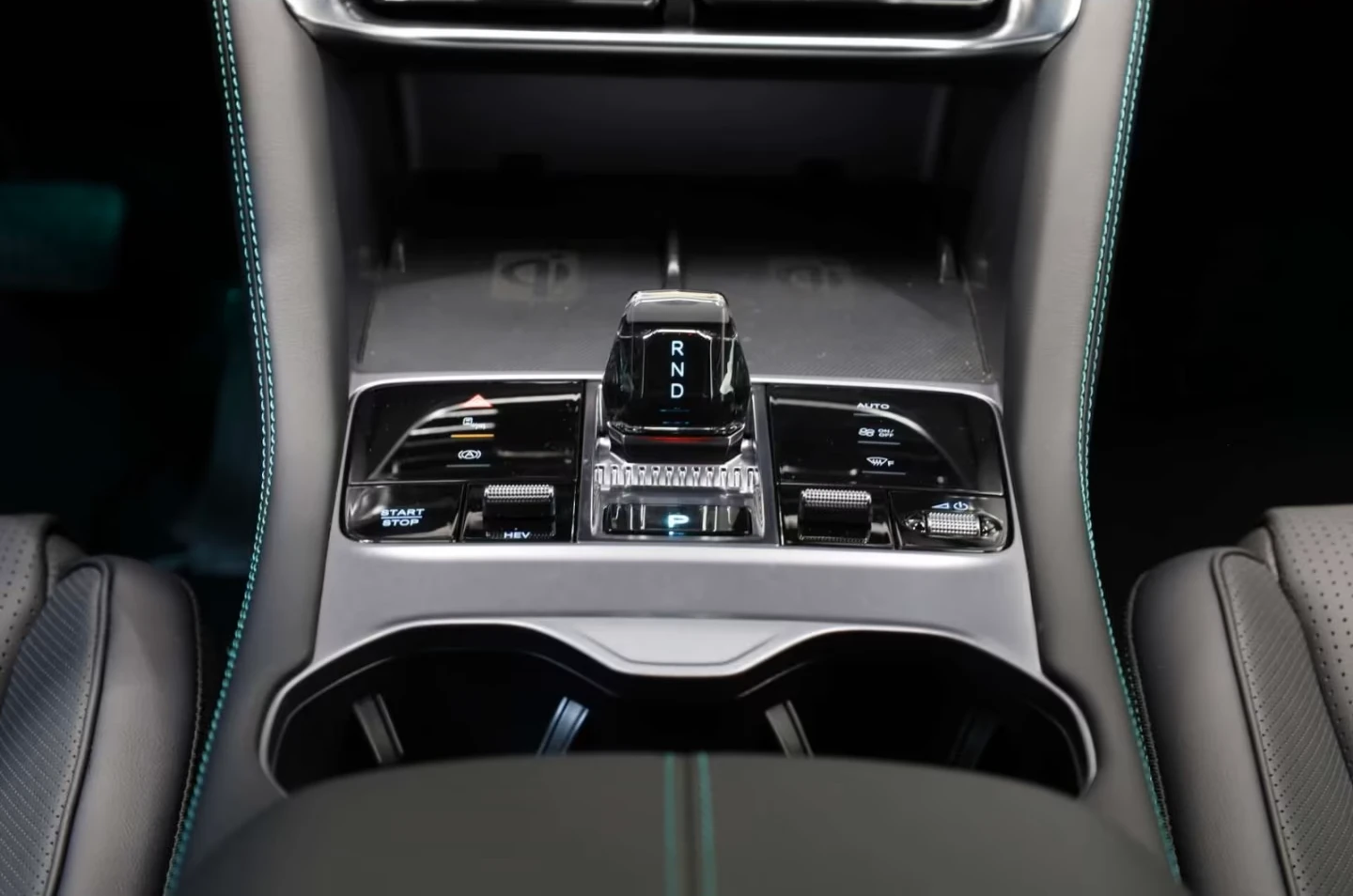 BYD Seal U* DISTR* KEYLESS* HUD* INFINITY* 360 CAM* , снимка 13 - Автомобили и джипове - 53958834