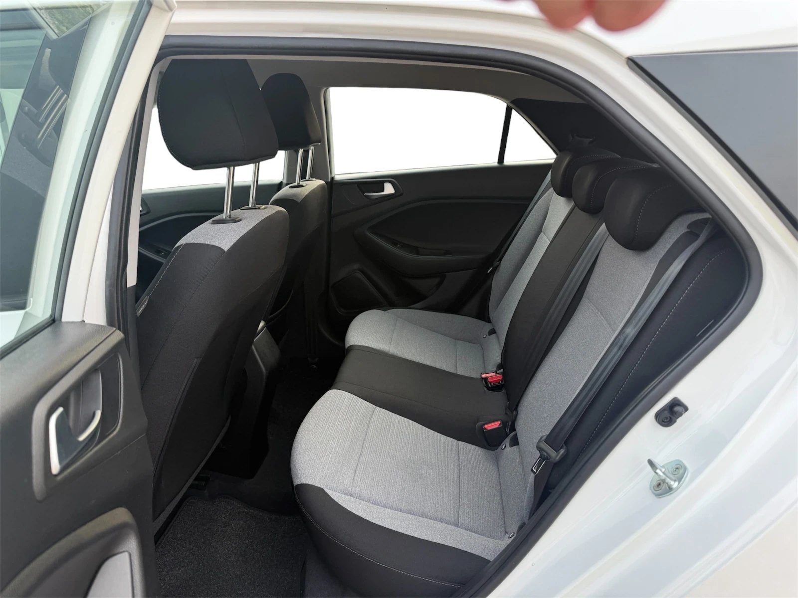 Hyundai I20 1.2/LED/PDC/EURO6, снимка 8 - Автомобили и джипове - 54068903