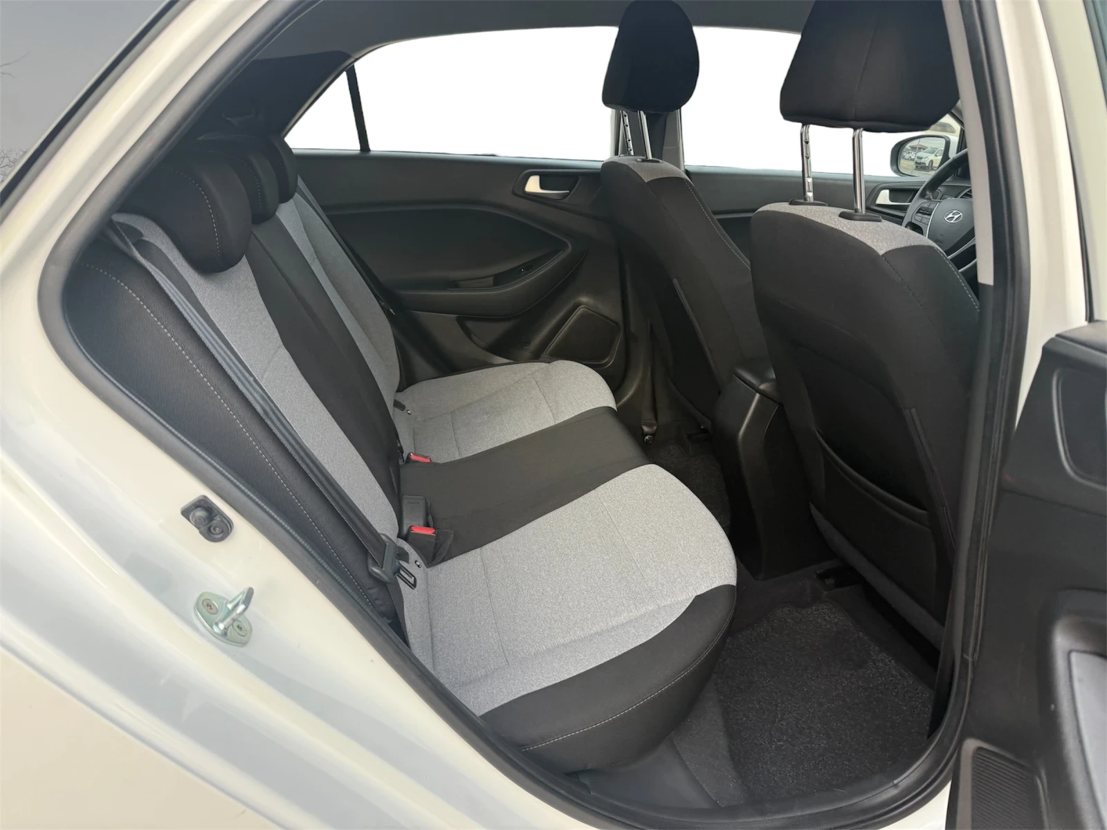 Hyundai I20 1.2/LED/PDC/EURO6, снимка 11 - Автомобили и джипове - 54068903