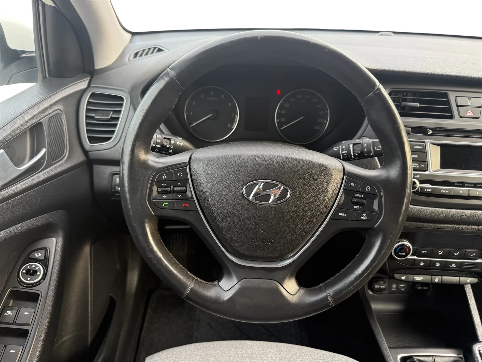 Hyundai I20 1.2/LED/PDC/EURO6, снимка 10 - Автомобили и джипове - 54068903