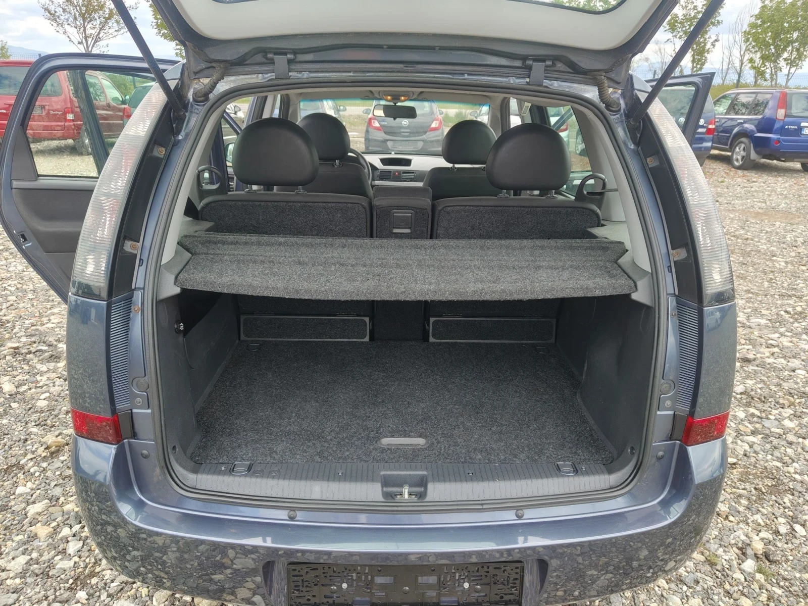 Opel Meriva 1.6i facelift , снимка 16 - Автомобили и джипове - 54397468