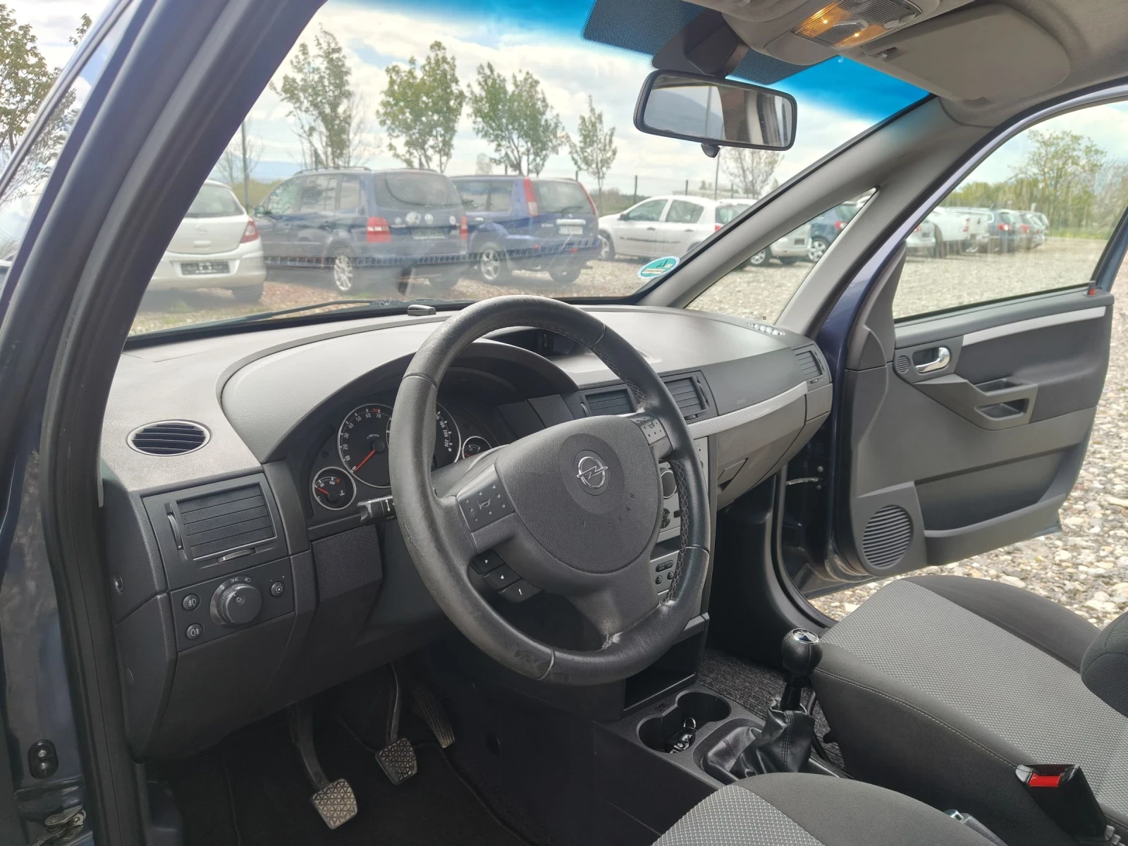 Opel Meriva 1.6i facelift , снимка 11 - Автомобили и джипове - 54397468
