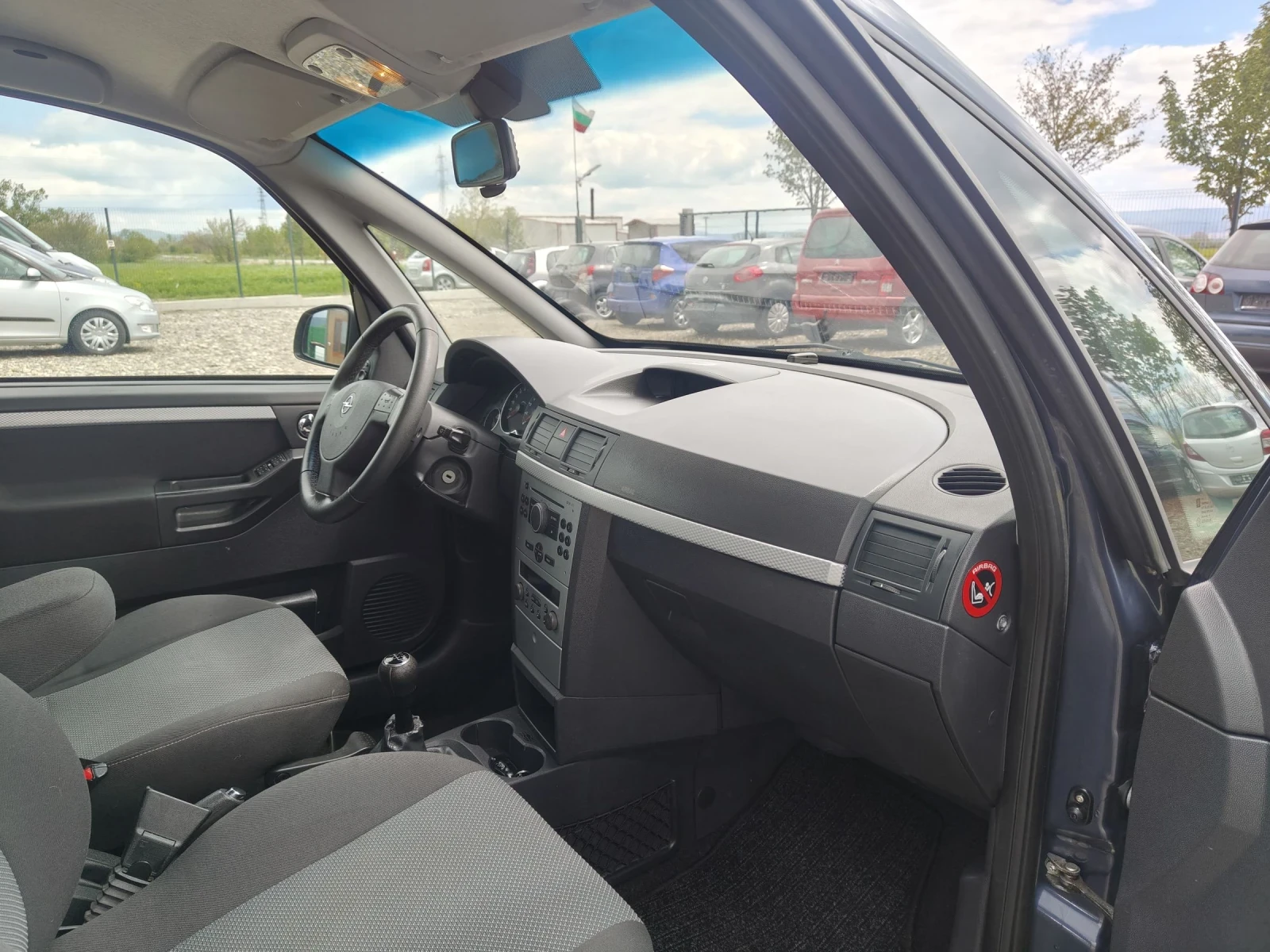 Opel Meriva 1.6i facelift , снимка 13 - Автомобили и джипове - 54397468