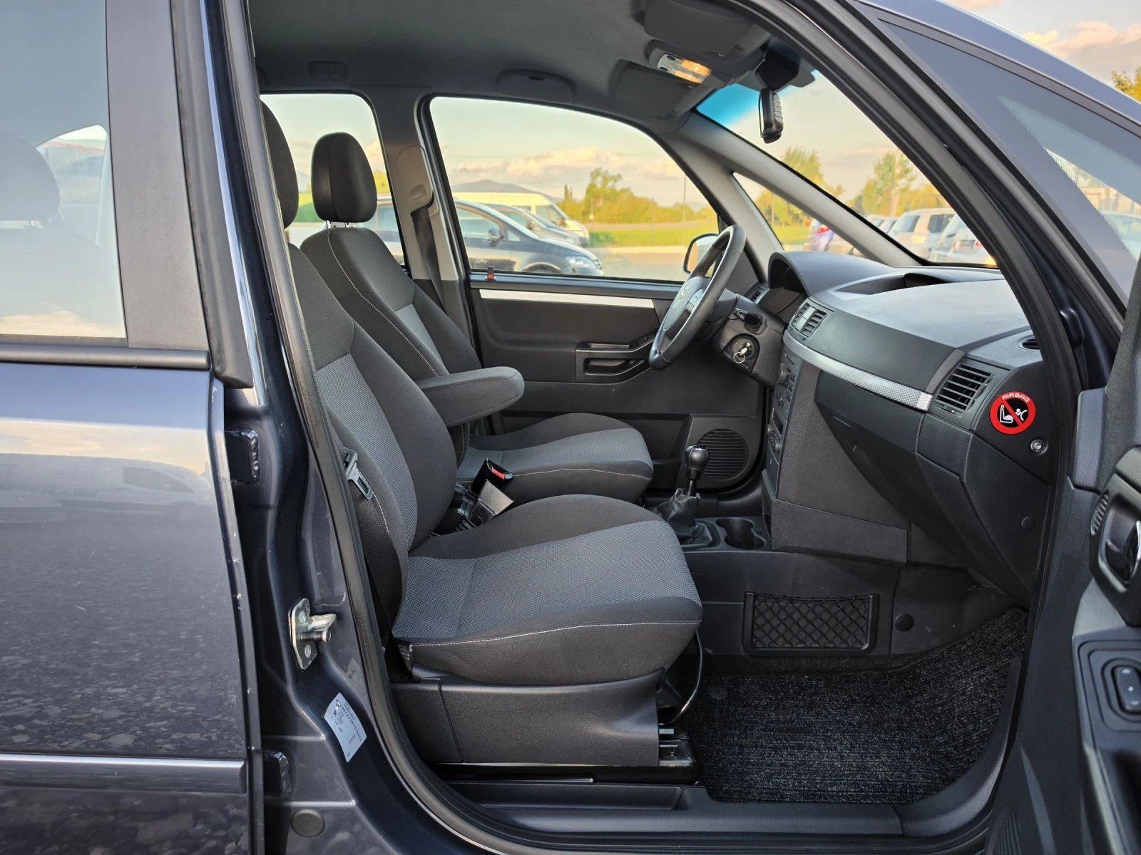 Opel Meriva 1.6i facelift , снимка 12 - Автомобили и джипове - 54397468