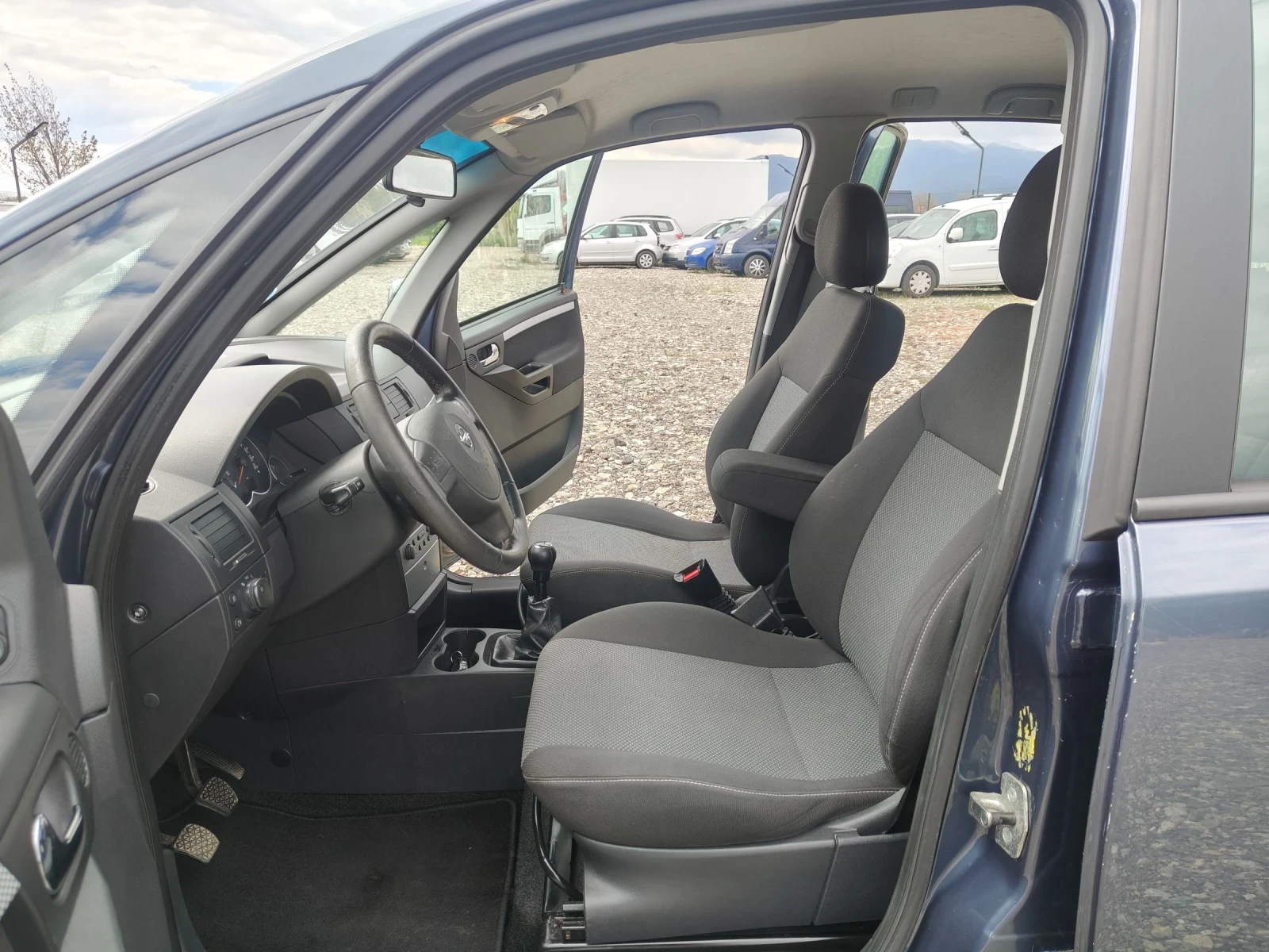 Opel Meriva 1.6i facelift , снимка 12 - Автомобили и джипове - 54397468